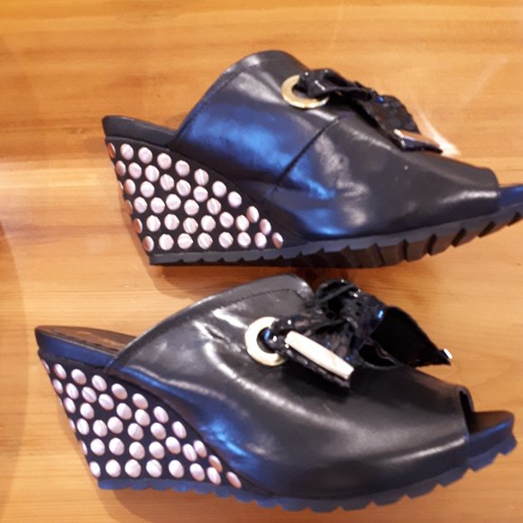 Anne Ross Wedges - Black with Golden Studs - Size 7 1/2 NWOT - Picture 4 of 5